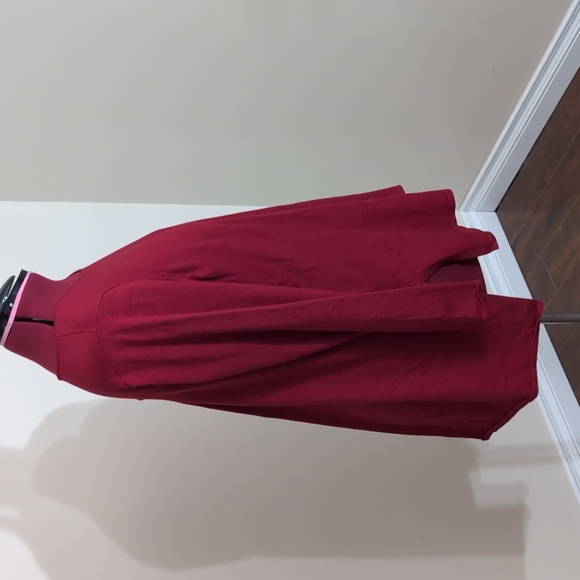 TAHARI| Cardinal Red Long Sleeve Crew Neck Sweater With Slit Rayon Blend - Picture 3 of 12